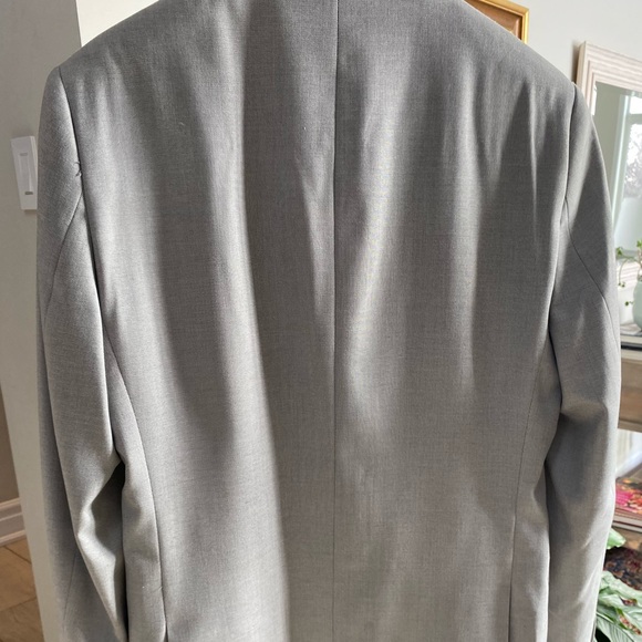 Light grey men’s suit jacket. size 38 regular. - Picture 4 of 6